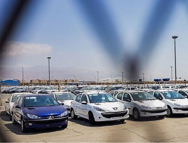 پارکینگی از خودرو‌های صفر بدون پلاک در غرب تهران!