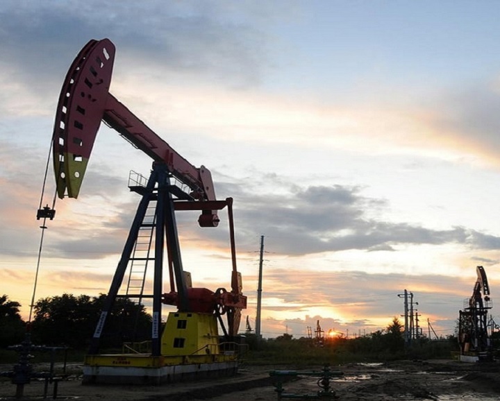 بهای نفت خام در بازار انرژی همچنان بالای ۱۰۰ دلار در هر بشکه